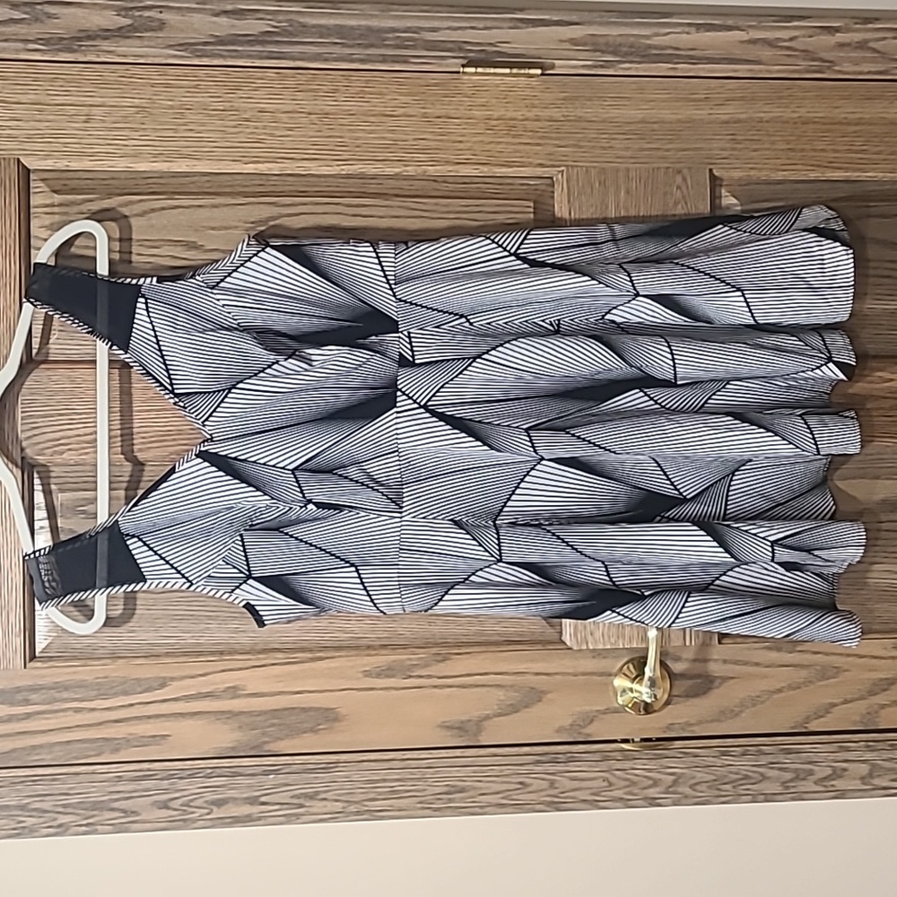 A1. Worthington Black and White Geometric Midi Dress Size 14